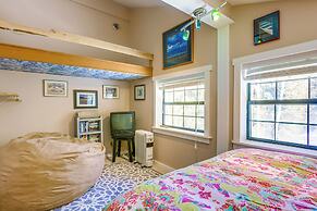 Mountain Chalet Getaway: Steps to Crystal River!