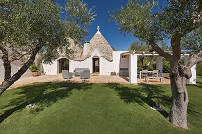 298 Trullo Luna by Perle di Puglia
