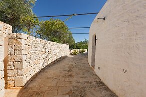 298 Trullo Luna by Perle di Puglia