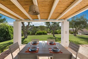 298 Trullo Luna by Perle di Puglia