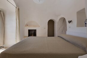 298 Trullo Luna by Perle di Puglia