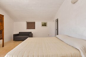 298 Trullo Luna by Perle di Puglia