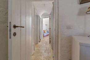 298 Trullo Luna by Perle di Puglia