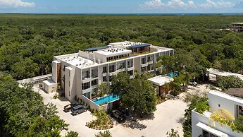 NHOA 107B Lux 1BR Condo Pool access in Aldea Zama