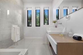 Skyline Luxury Haven