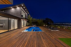 Skyline Luxury Haven