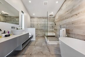 Skyline Luxury Haven