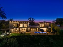 Skyline Luxury Haven