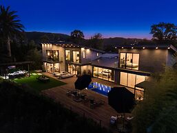 Skyline Luxury Haven