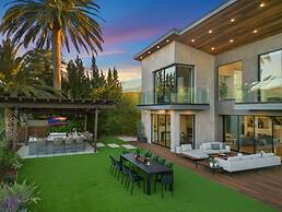 Skyline Luxury Haven