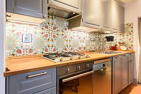 Casa torre via de' Neri by Mmega