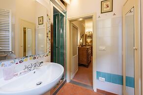 Casa torre via de' Neri by Mmega