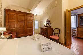 Casa torre via de' Neri by Mmega