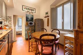 Casa torre via de' Neri by Mmega