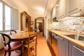 Casa torre via de' Neri by Mmega