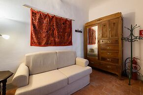 Casa torre via de' Neri by Mmega