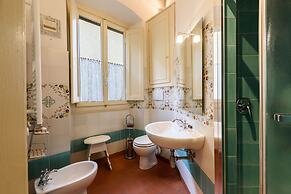 Casa torre via de' Neri by Mmega