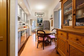 Casa torre via de' Neri by Mmega