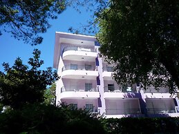 Poolside Retreat-beahost