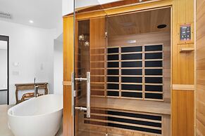 K B M Resorts: Waikiki Hilltop House 5 Bed/4.5 Bath With Sweeping Ocea