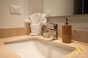 NHOA 107C Lux 1BR Condo Pool access in Aldea Zama
