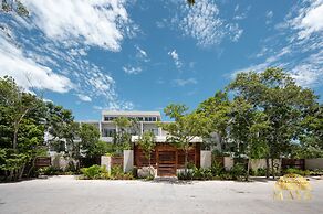 NHOA 107C Lux 1BR Condo Pool access in Aldea Zama