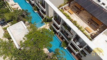 NHOA 107C Lux 1BR Condo Pool access in Aldea Zama