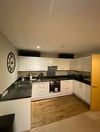 Inviting 2BD Flat W/private Balcony - Battersea!