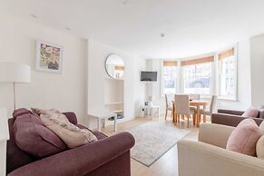 Beautifully Presented 2BD Flat W/patio- Kensington
