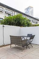 Beautifully Presented 2BD Flat W/patio- Kensington