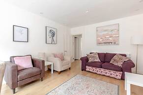 Beautifully Presented 2BD Flat W/patio- Kensington
