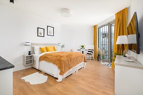 Sunny Coast Studio by Renters