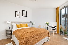 Sunny Coast Studio by Renters