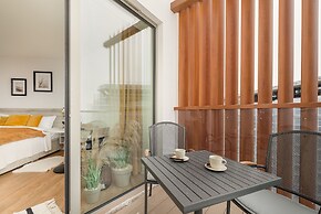 Sunny Coast Studio by Renters