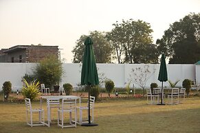 The Castle Crown Hem Vilas Resort