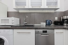 Bonifraterska Apartment by Renters