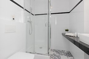 Bonifraterska Apartment by Renters