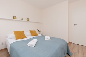 Bonifraterska Apartment by Renters