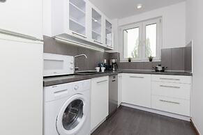 Bonifraterska Apartment by Renters