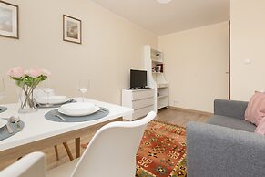 Dickensa Warsaw Apartment by Renters