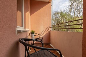 Dickensa Warsaw Apartment by Renters