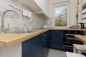 Dickensa Warsaw Apartment by Renters