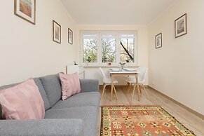 Dickensa Warsaw Apartment by Renters
