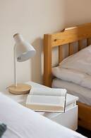 Dickensa Warsaw Apartment by Renters