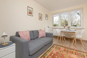 Dickensa Warsaw Apartment by Renters