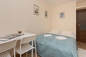 Dickensa Warsaw Apartment by Renters