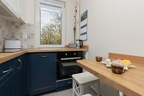 Dickensa Warsaw Apartment by Renters