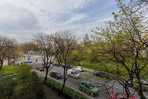 Dickensa Warsaw Apartment by Renters