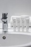 Dickensa Warsaw Apartment by Renters