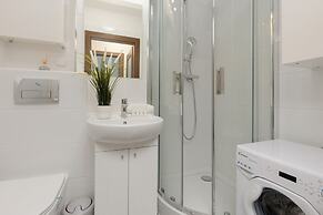 Dickensa Warsaw Apartment by Renters